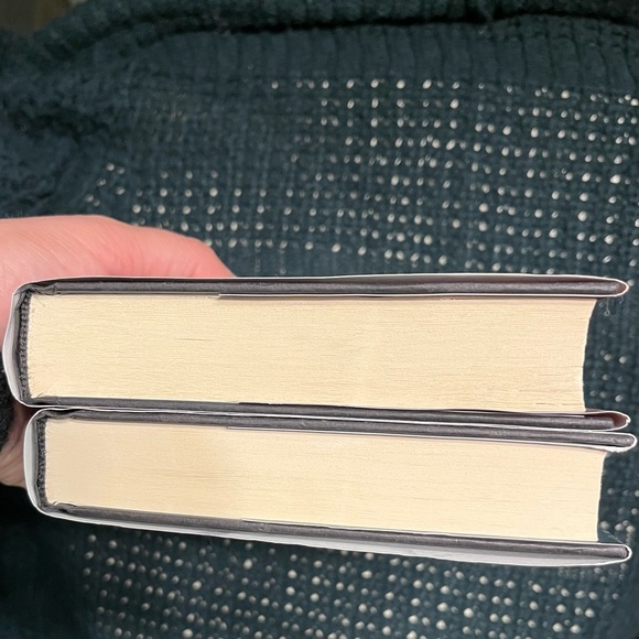 First Edition Hardcover The Lying Game Series books 2 and 6, like new condition - Picture 6 of 7